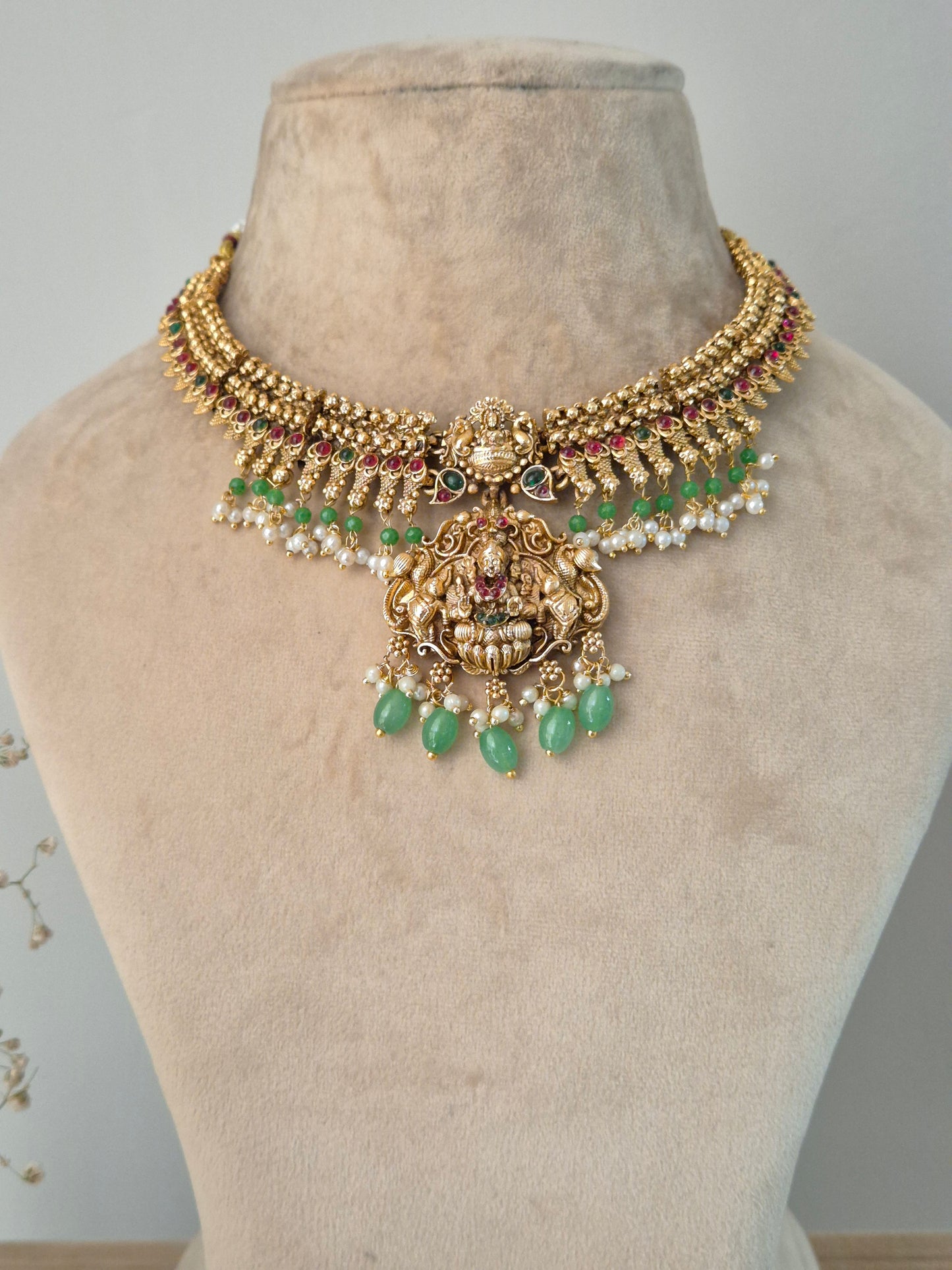 Gauhar Necklace Set