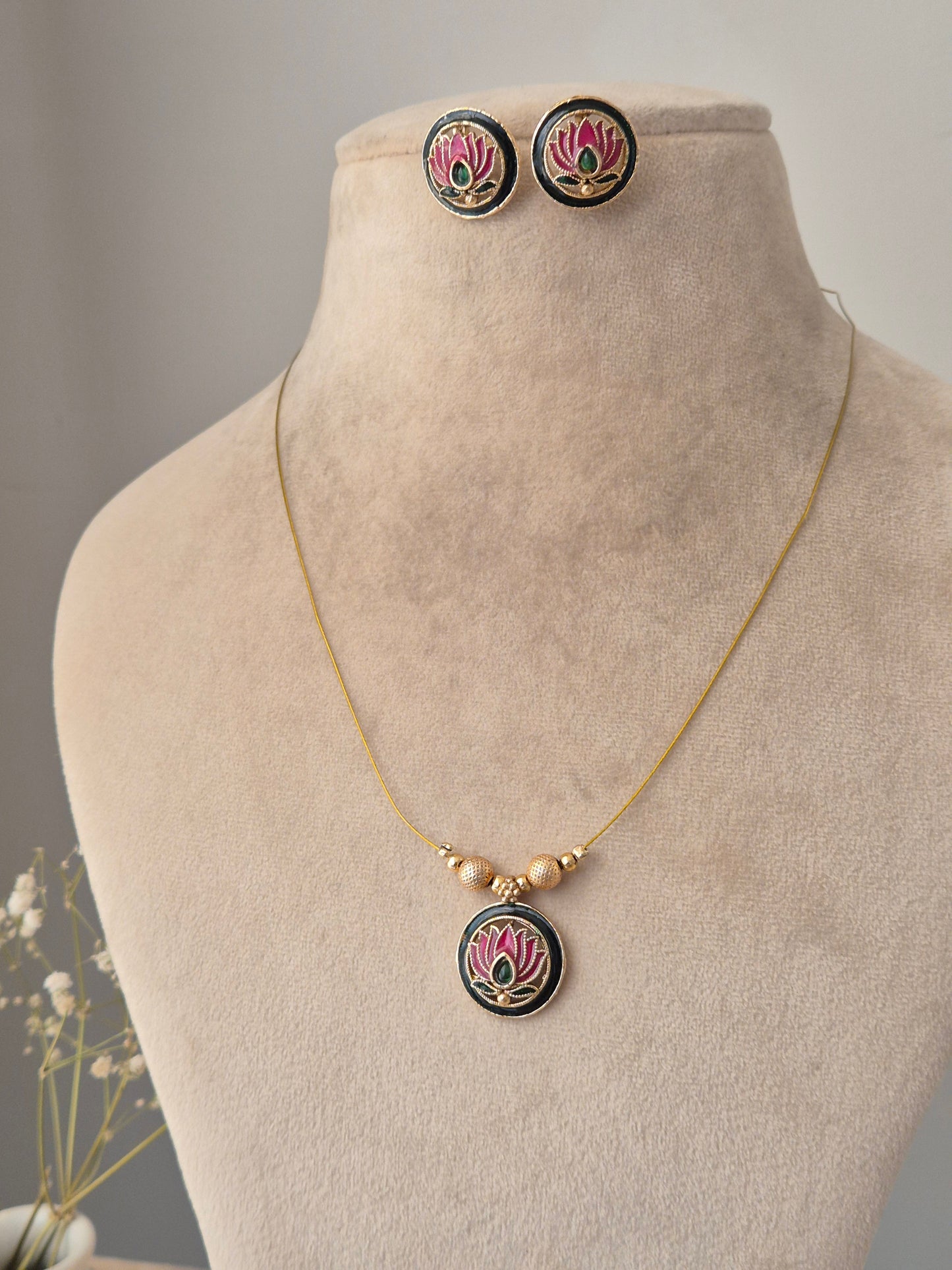 Zena Invisible Necklace Set