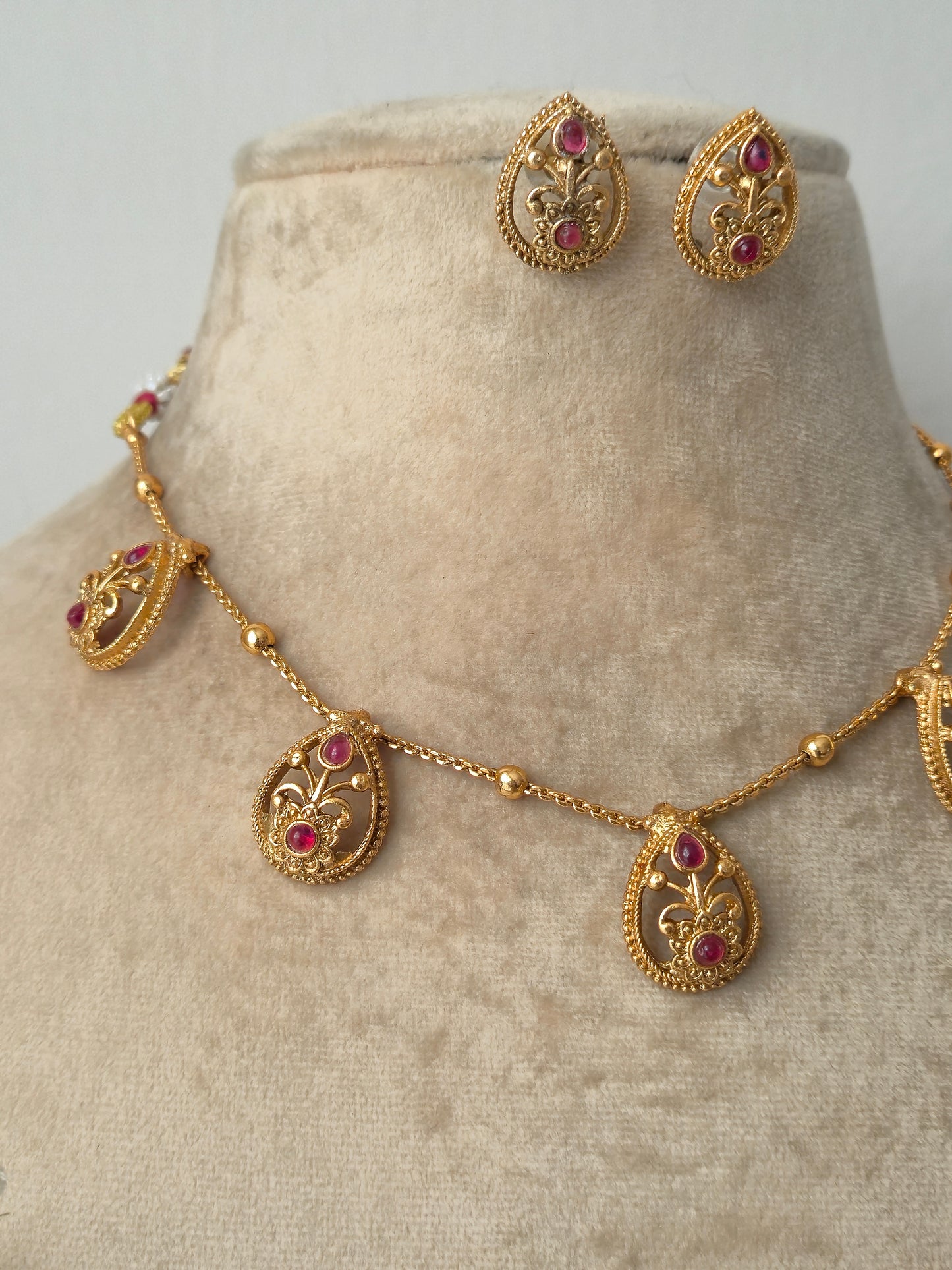 Barnali Necklace Set
