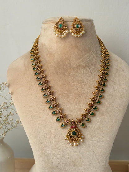 Hanika Necklace Set