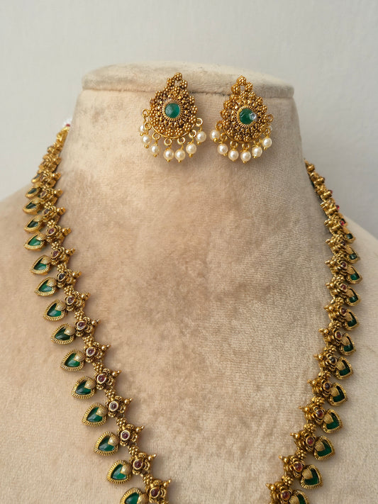 Hanika Necklace Set