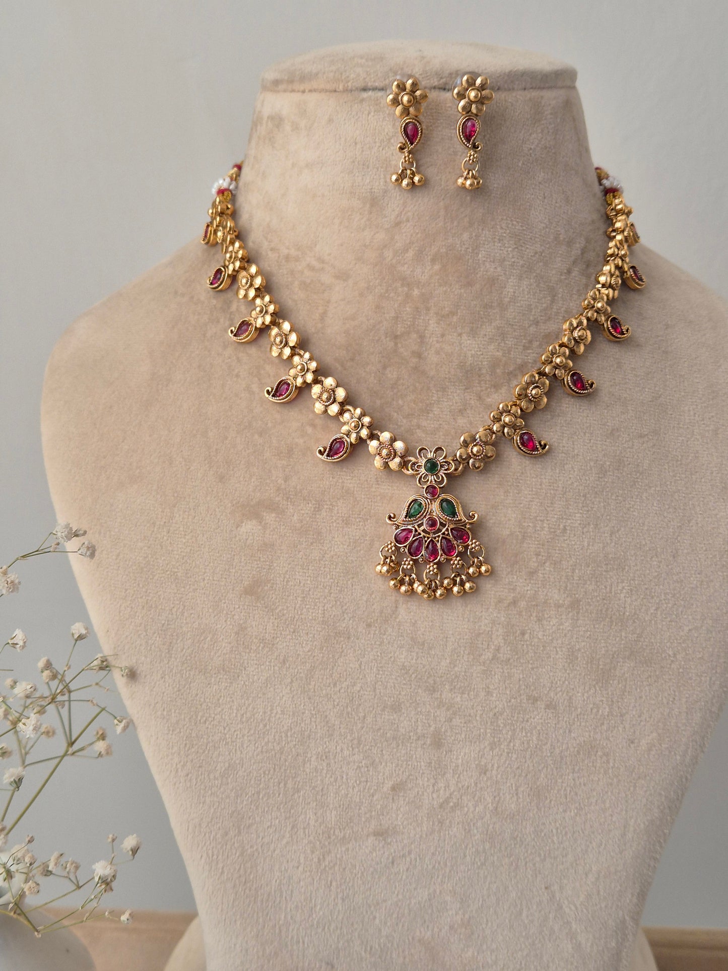 Yagnitha Necklace Set