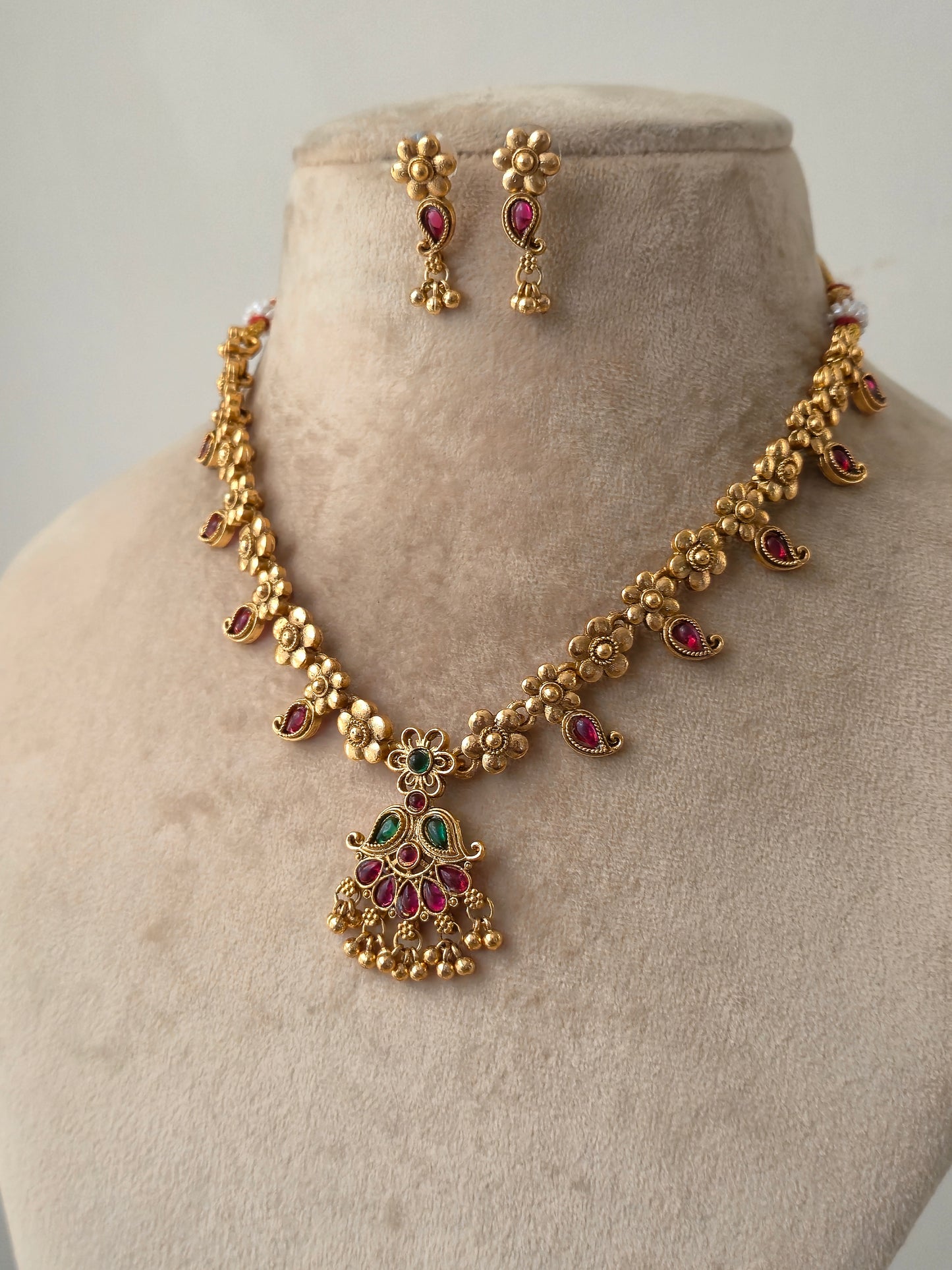 Yagnitha Necklace Set