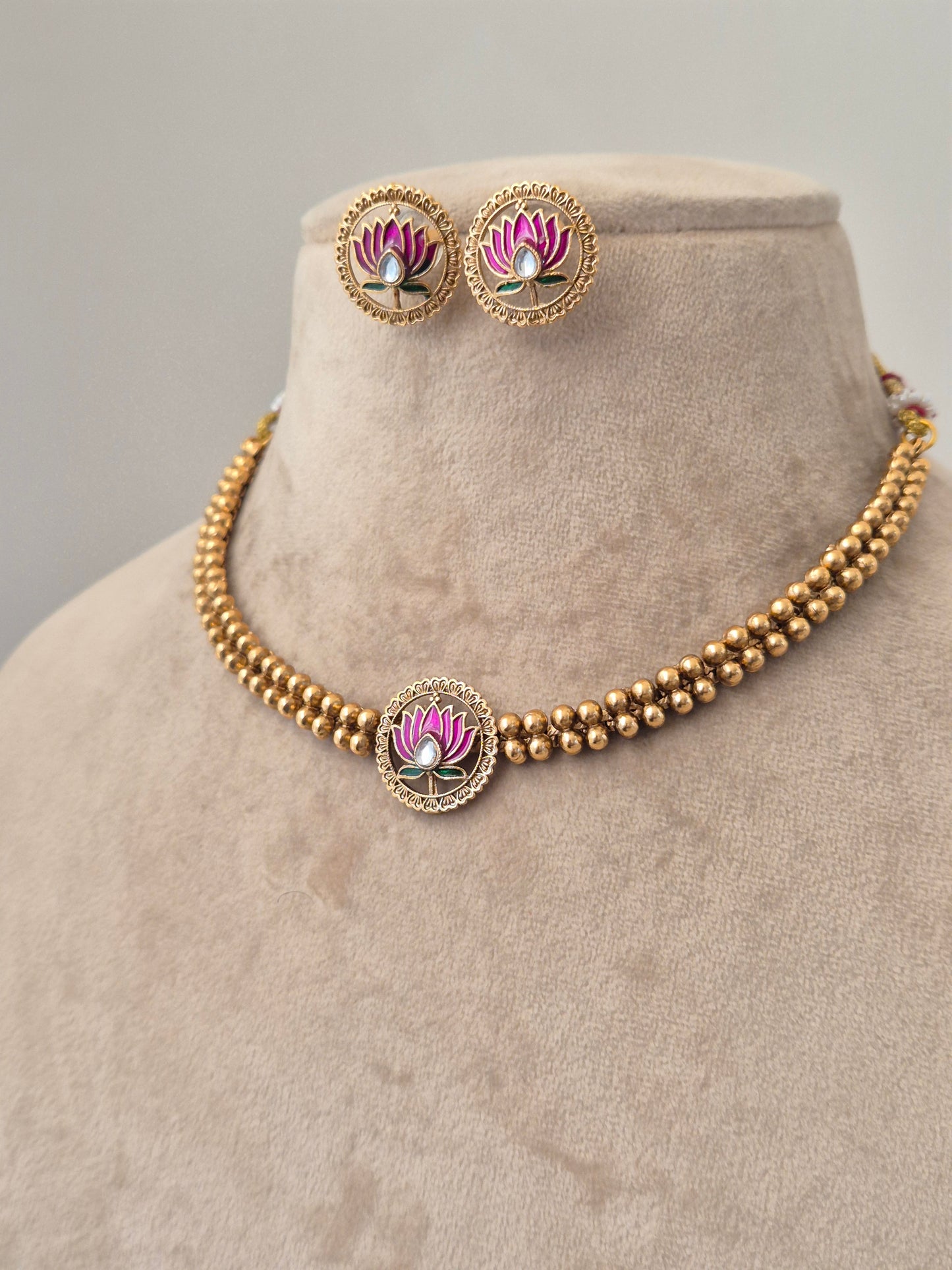 Charu Necklace Set