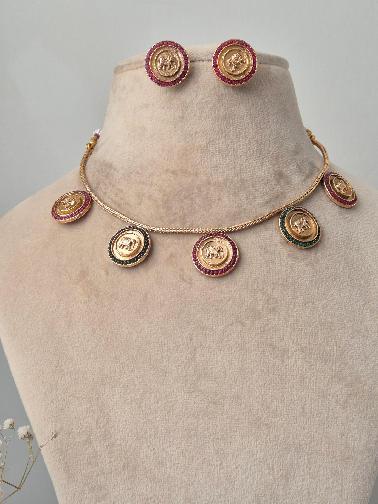 Oma Necklace Set