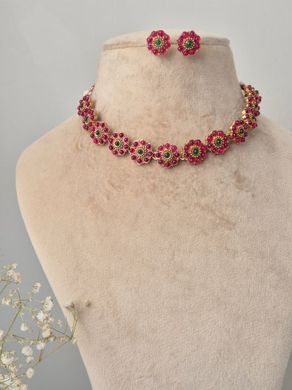 Vakti Necklace Set