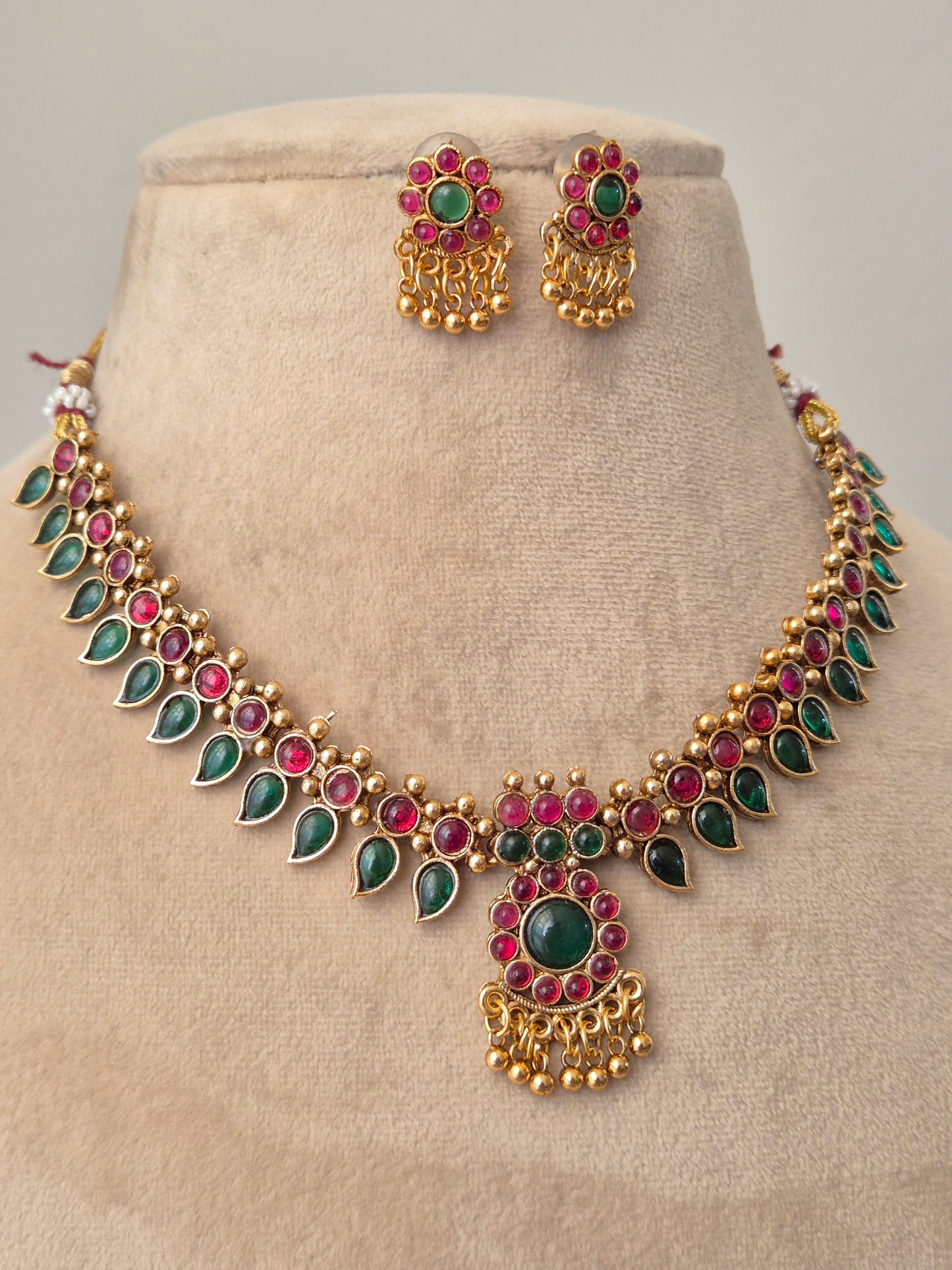 Weyra Necklace Set