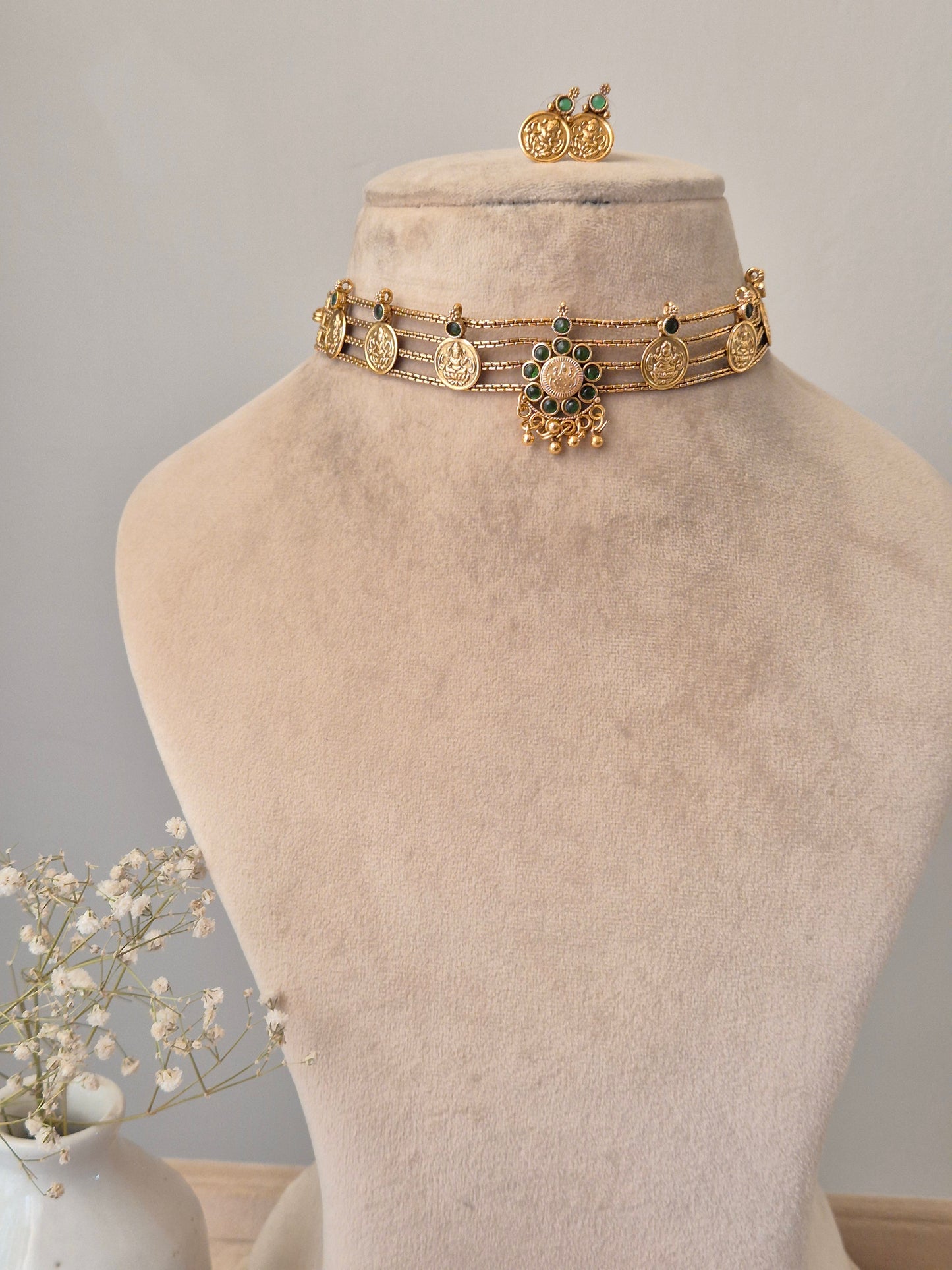 Amala Choker Set