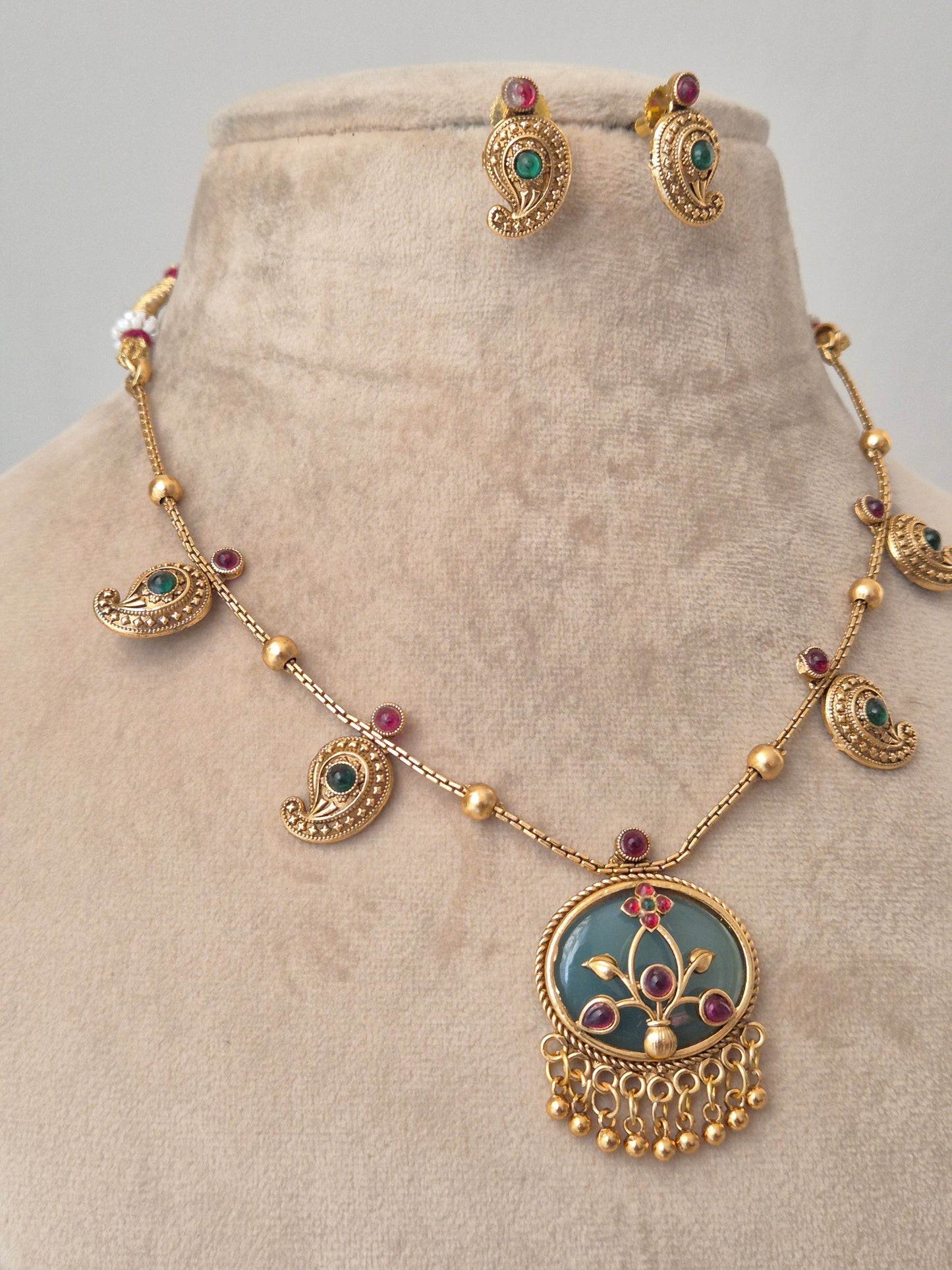 Dhriti Necklace Set