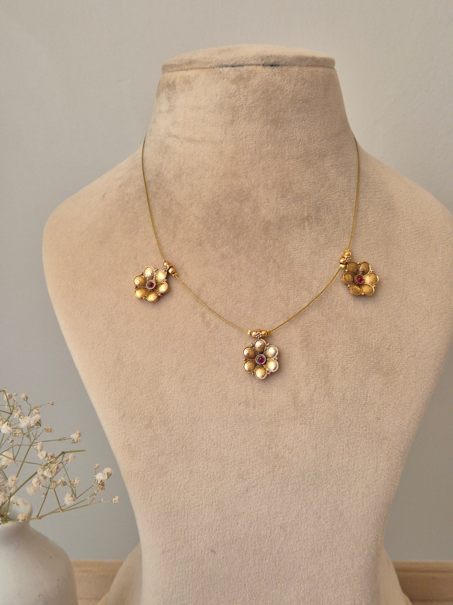 Zahra Invisible Chain Necklace