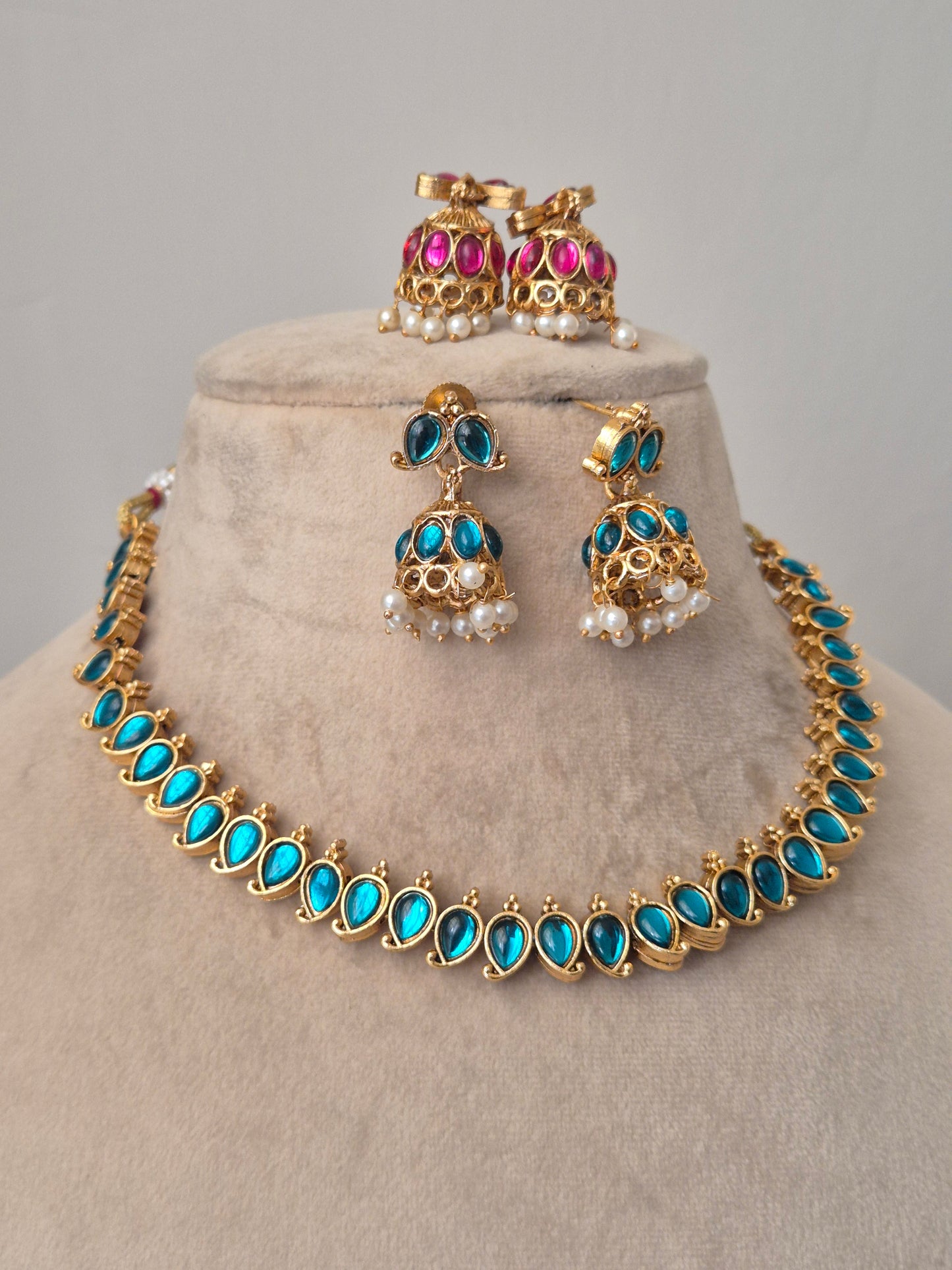Sudarshini Reversible Necklace Set