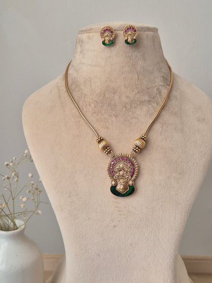 Vasavi Necklace Set