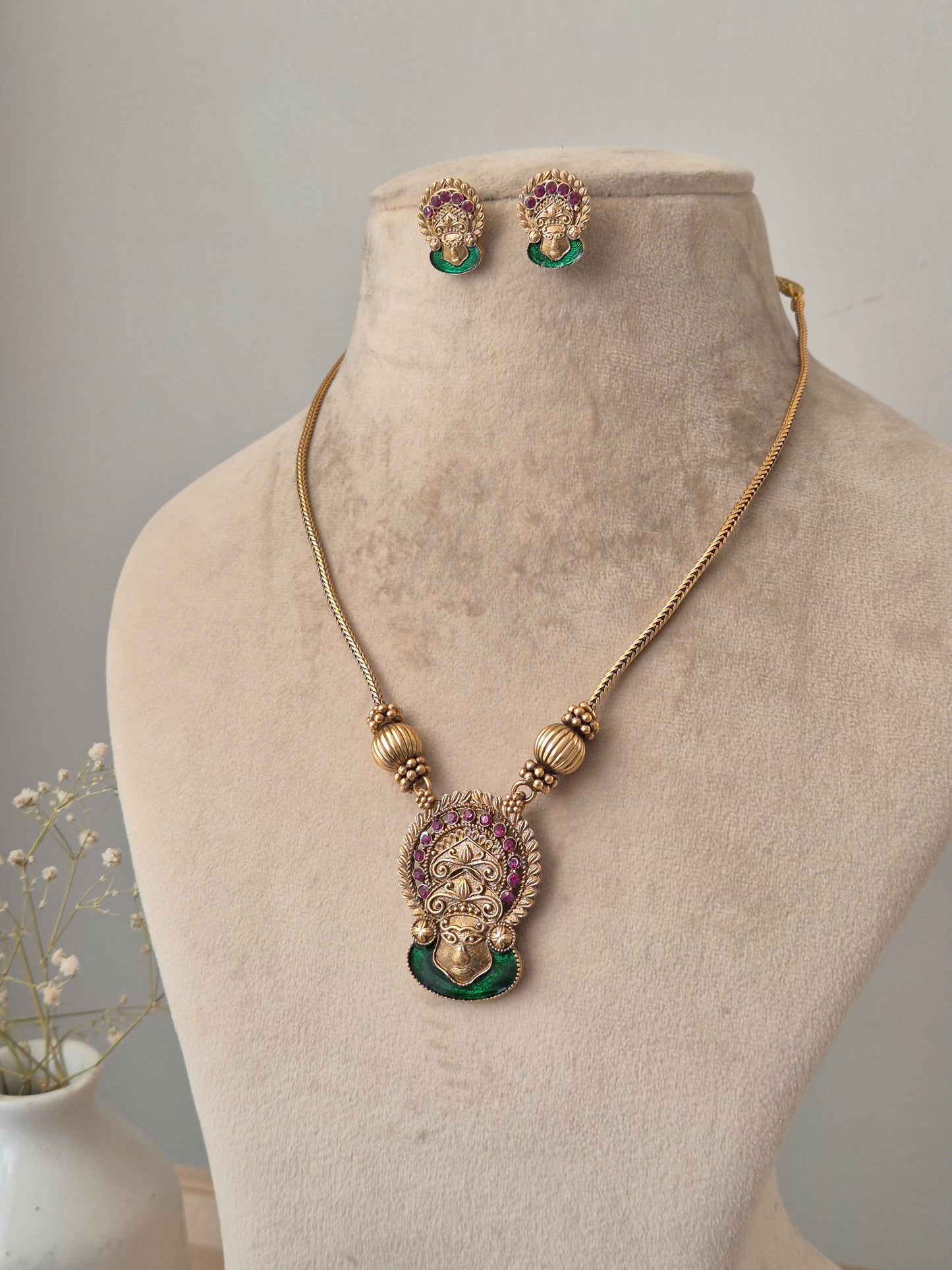 Vasavi Necklace Set