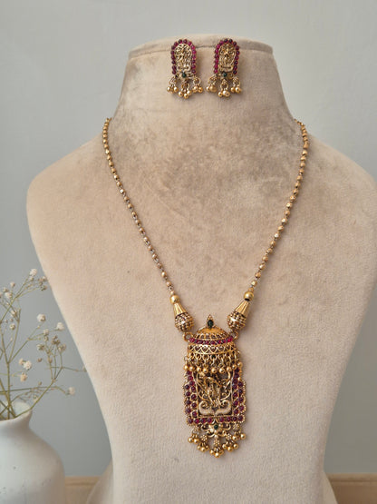 Govind Necklace Set