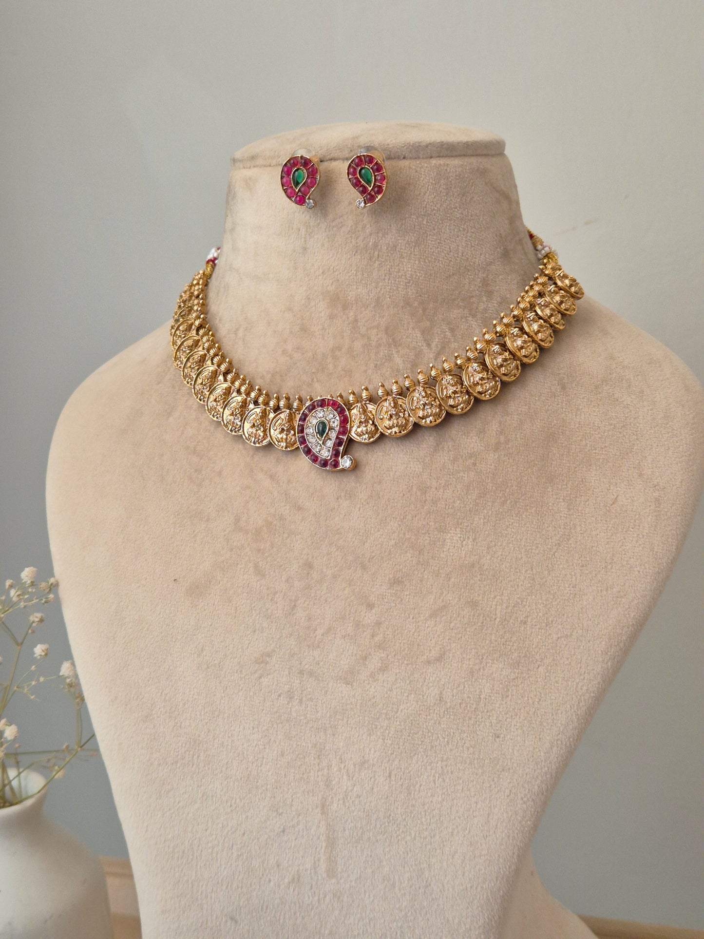 Lopika Necklace Set