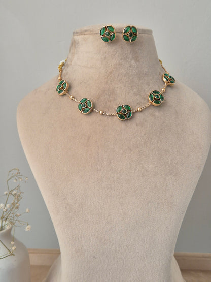 Paavi Necklace Set
