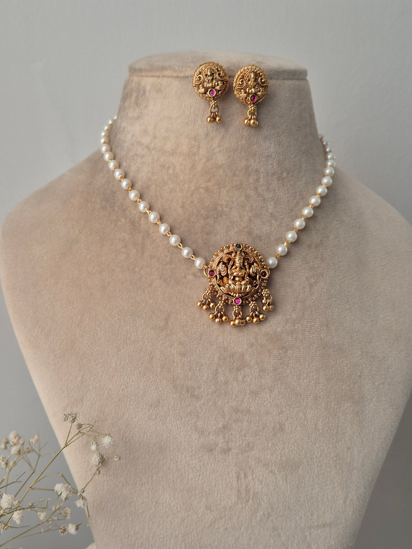 Truti Necklace Set