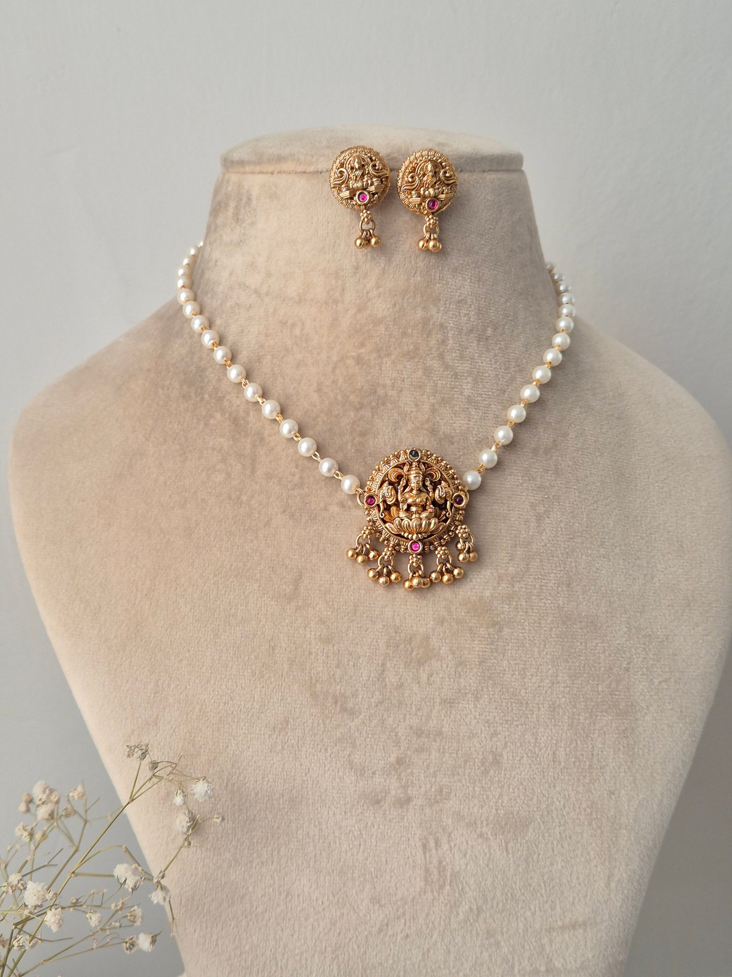 Truti Necklace Set