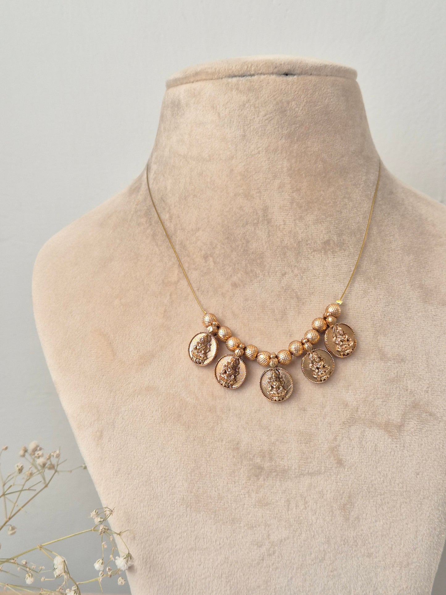 Paravi Invisible Chain Necklace