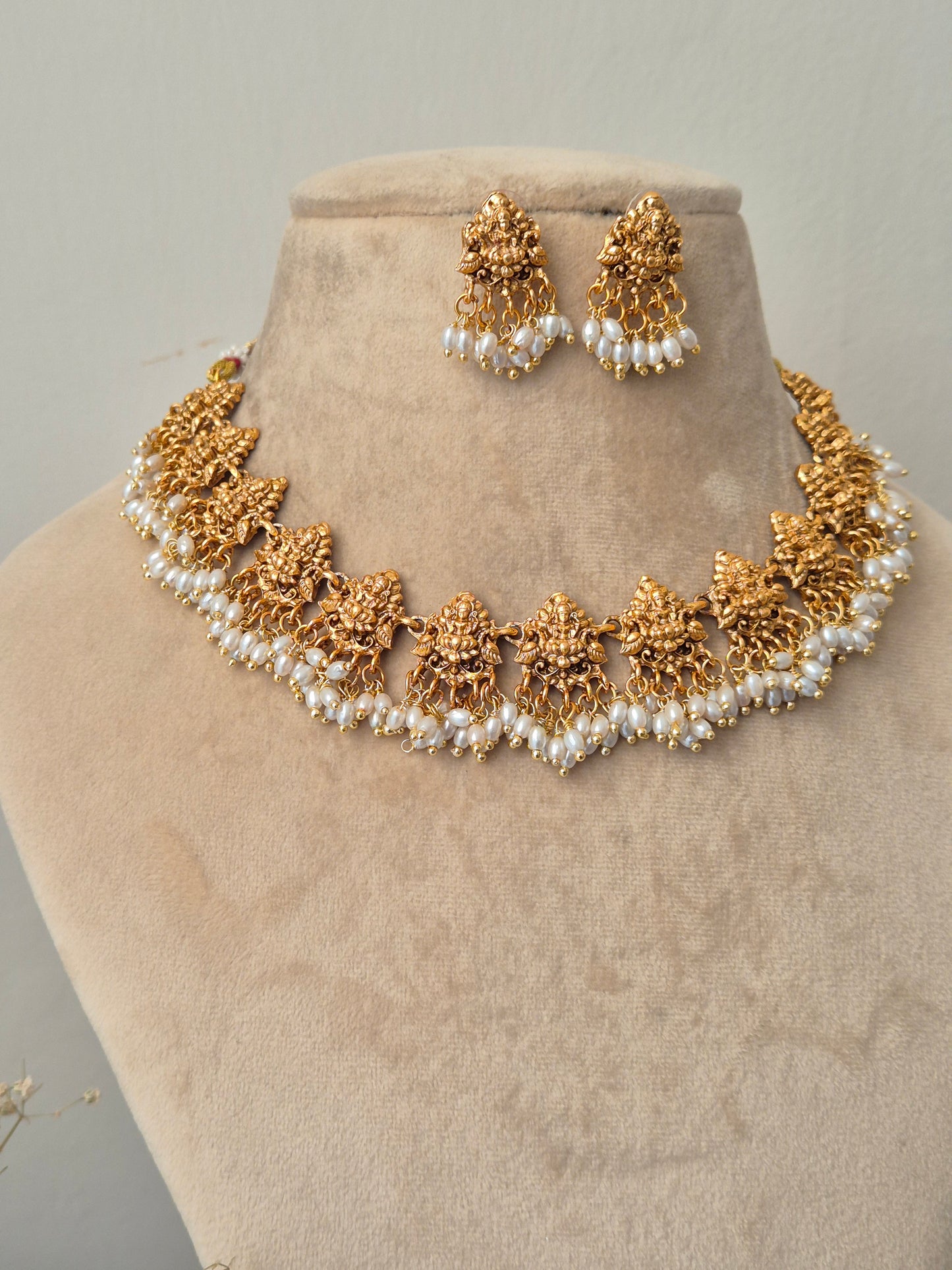 Vaya Necklace Set