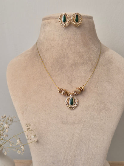 Winsa Invisible Chain Necklace Set
