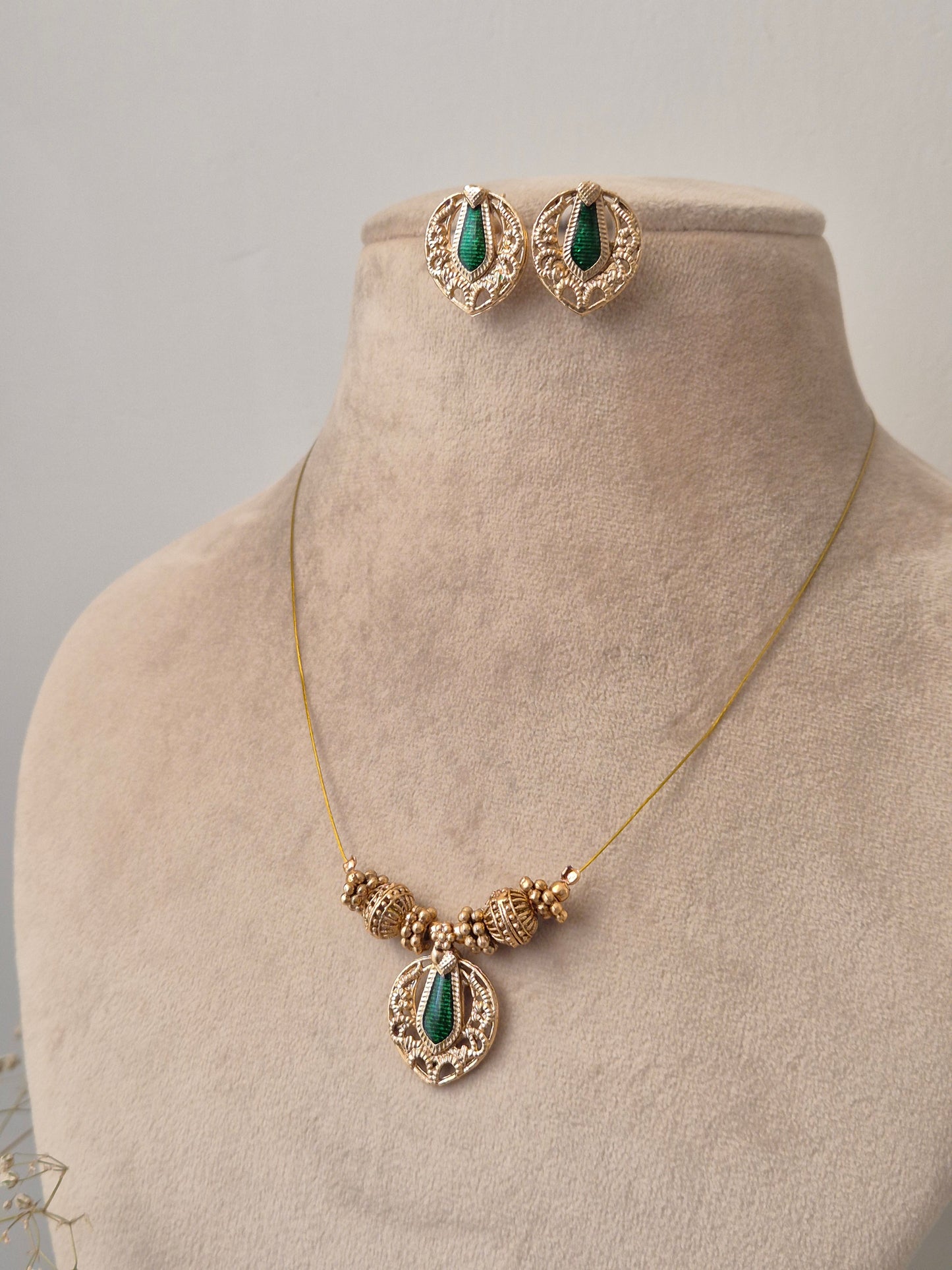 Winsa Invisible Chain Necklace Set