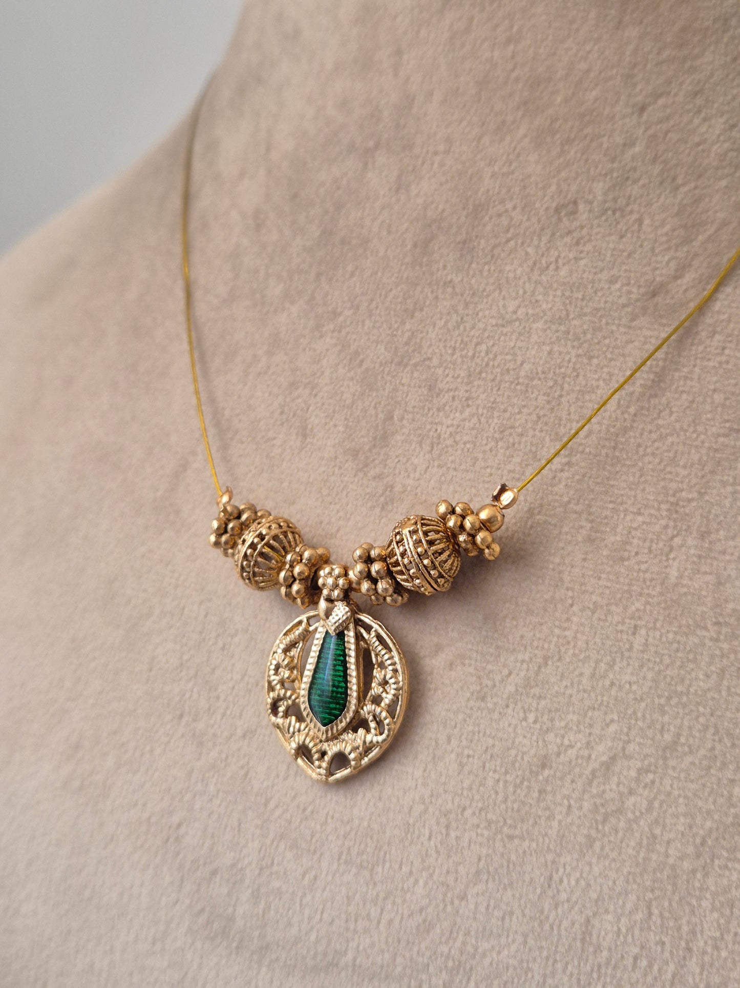 Winsa Invisible Chain Necklace Set