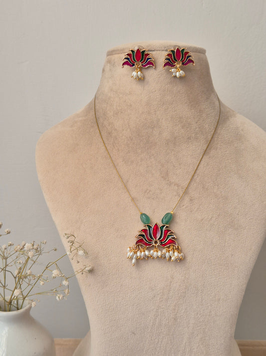 Tarushi Invisible Chain Necklace Set