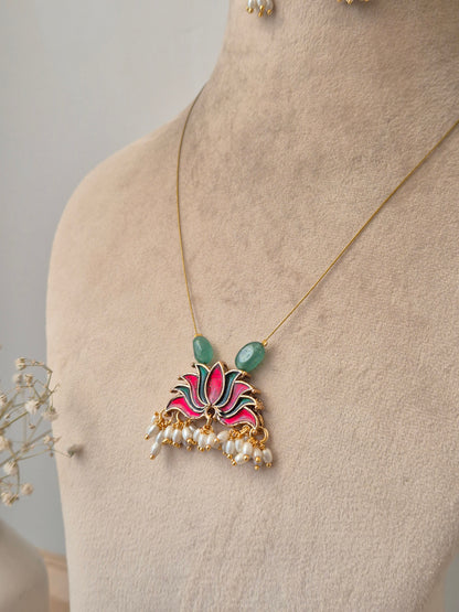 Tarushi Invisible Chain Necklace Set