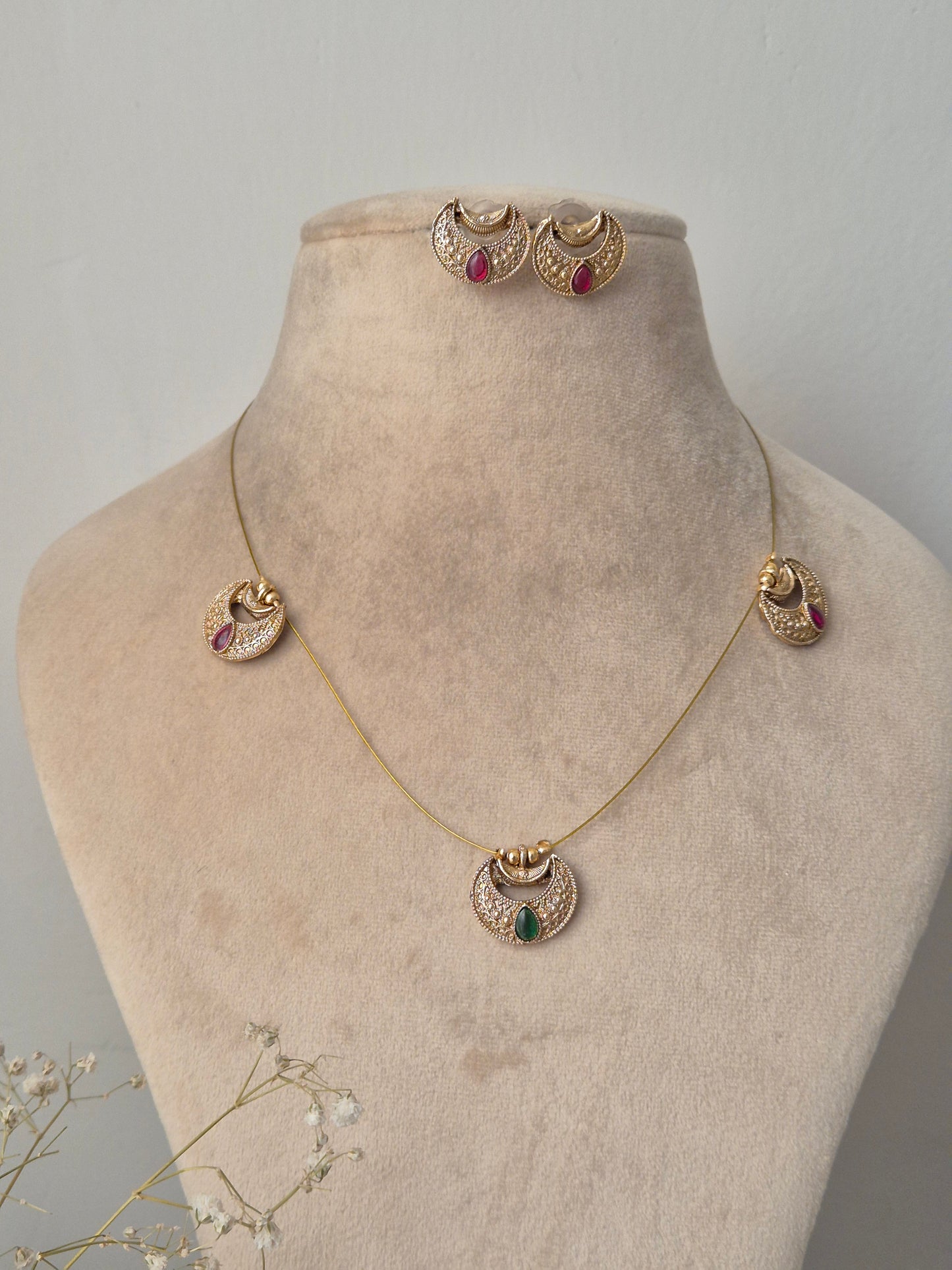 Tavira Invisible Chain Necklace Set