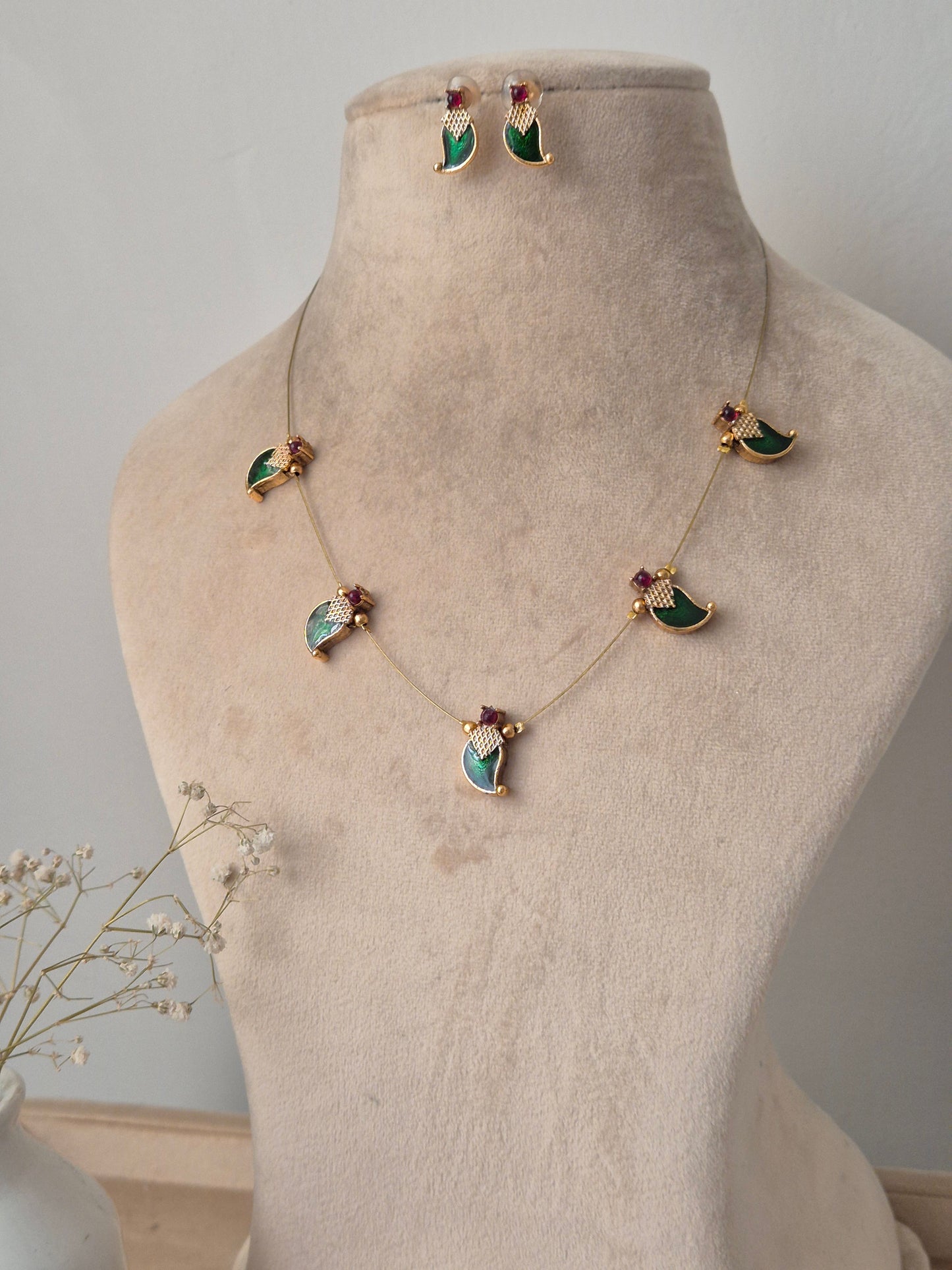 Bhomira Invisible Chain Necklace Set