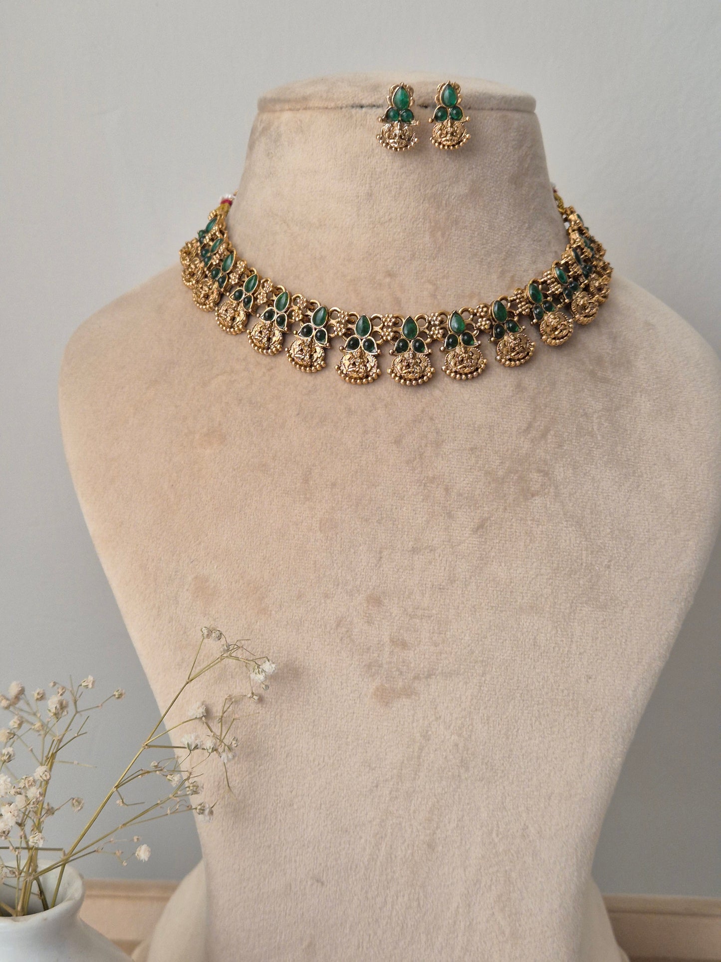 Dharya Necklace Set