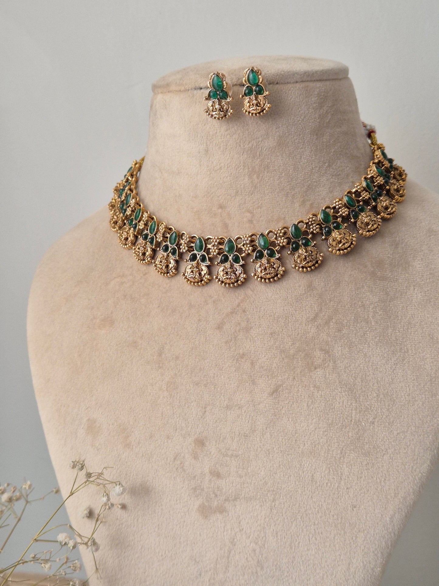 Dharya Necklace Set