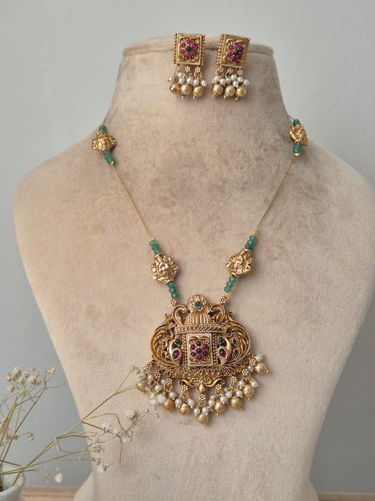 Bhuvi Invisible Chain Necklace Set