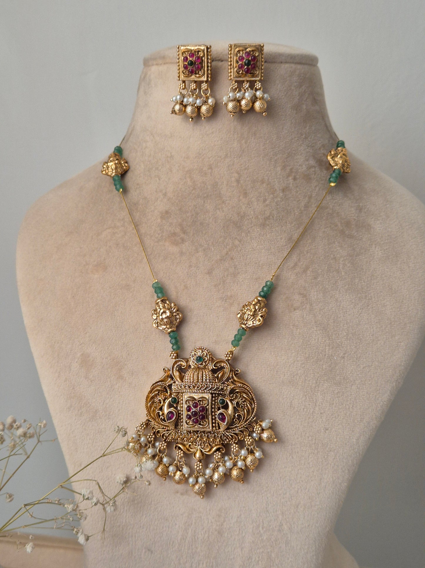 Bhuvi Invisible Chain Necklace Set