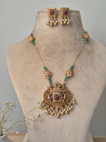 Bhuvi Invisible Chain Necklace Set