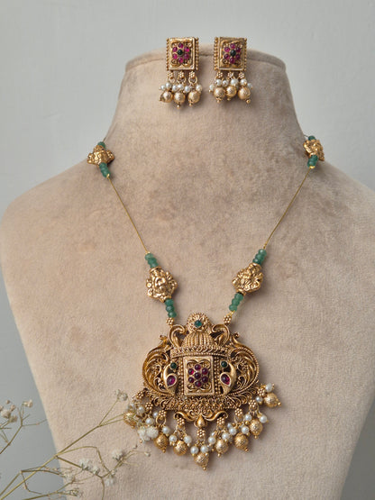 Bhuvi Invisible Chain Necklace Set
