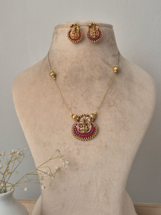 Bhavina Invisible Chain Necklace Set