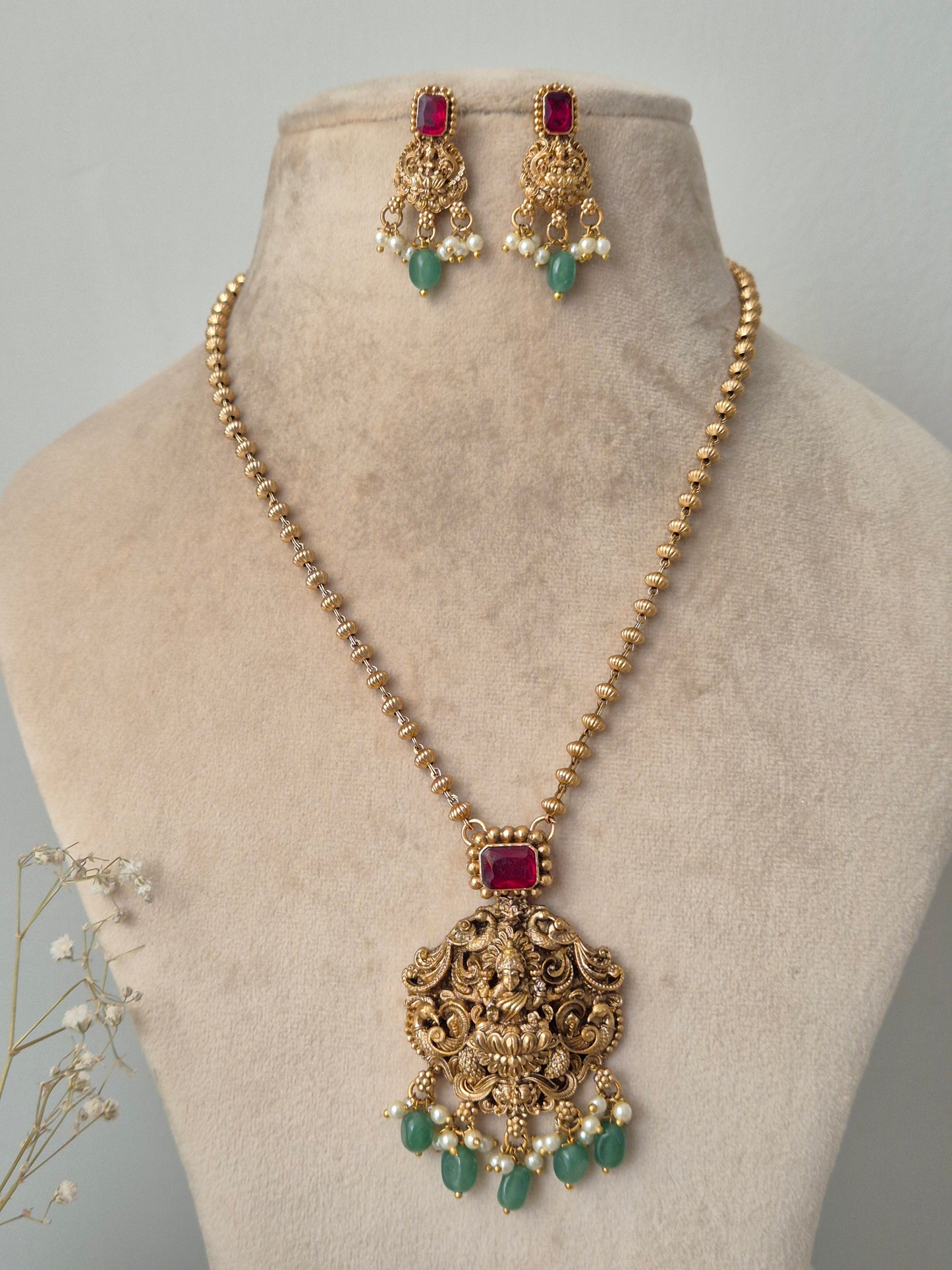 Triveni Necklace Set