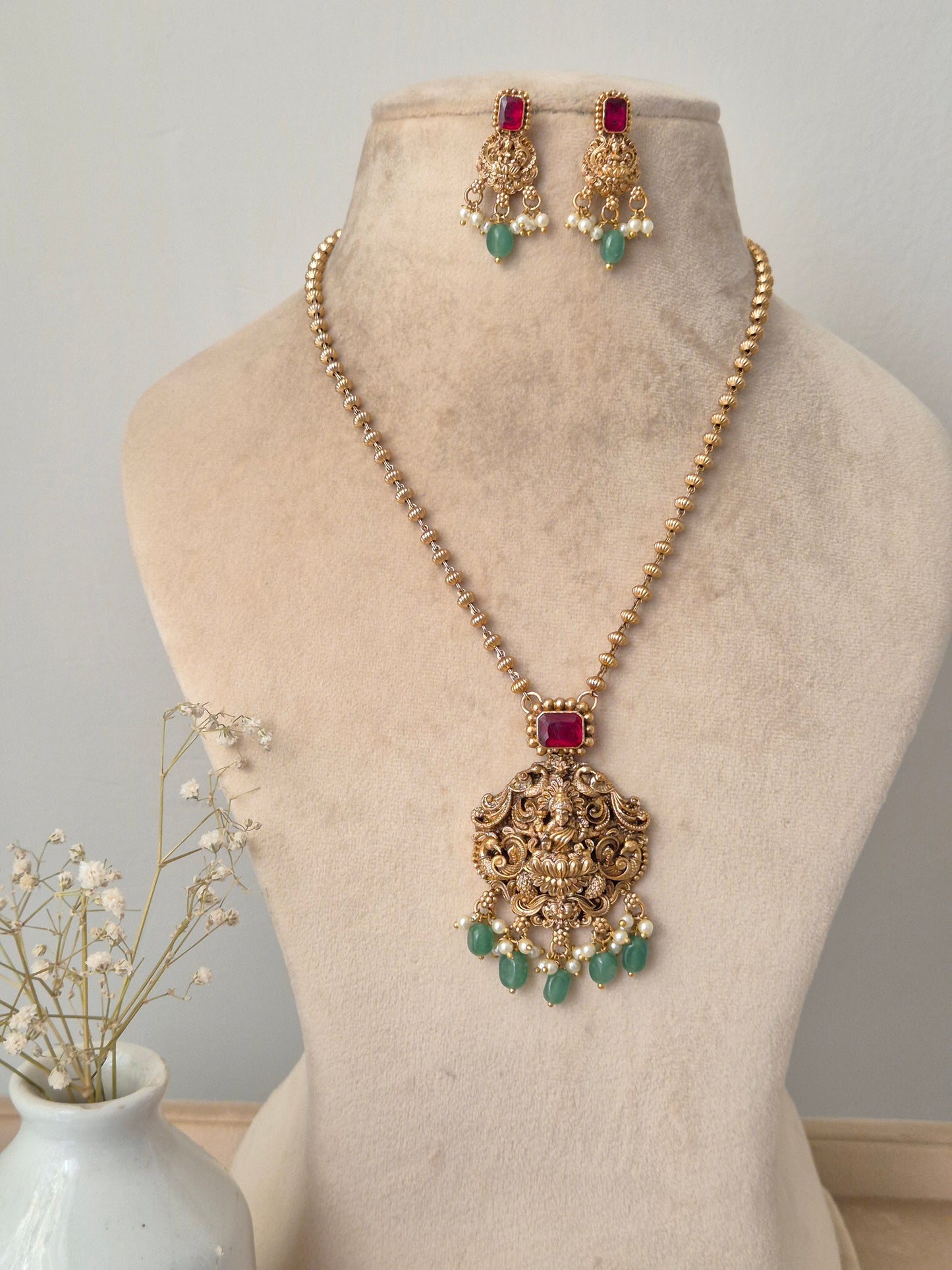 Triveni Necklace Set
