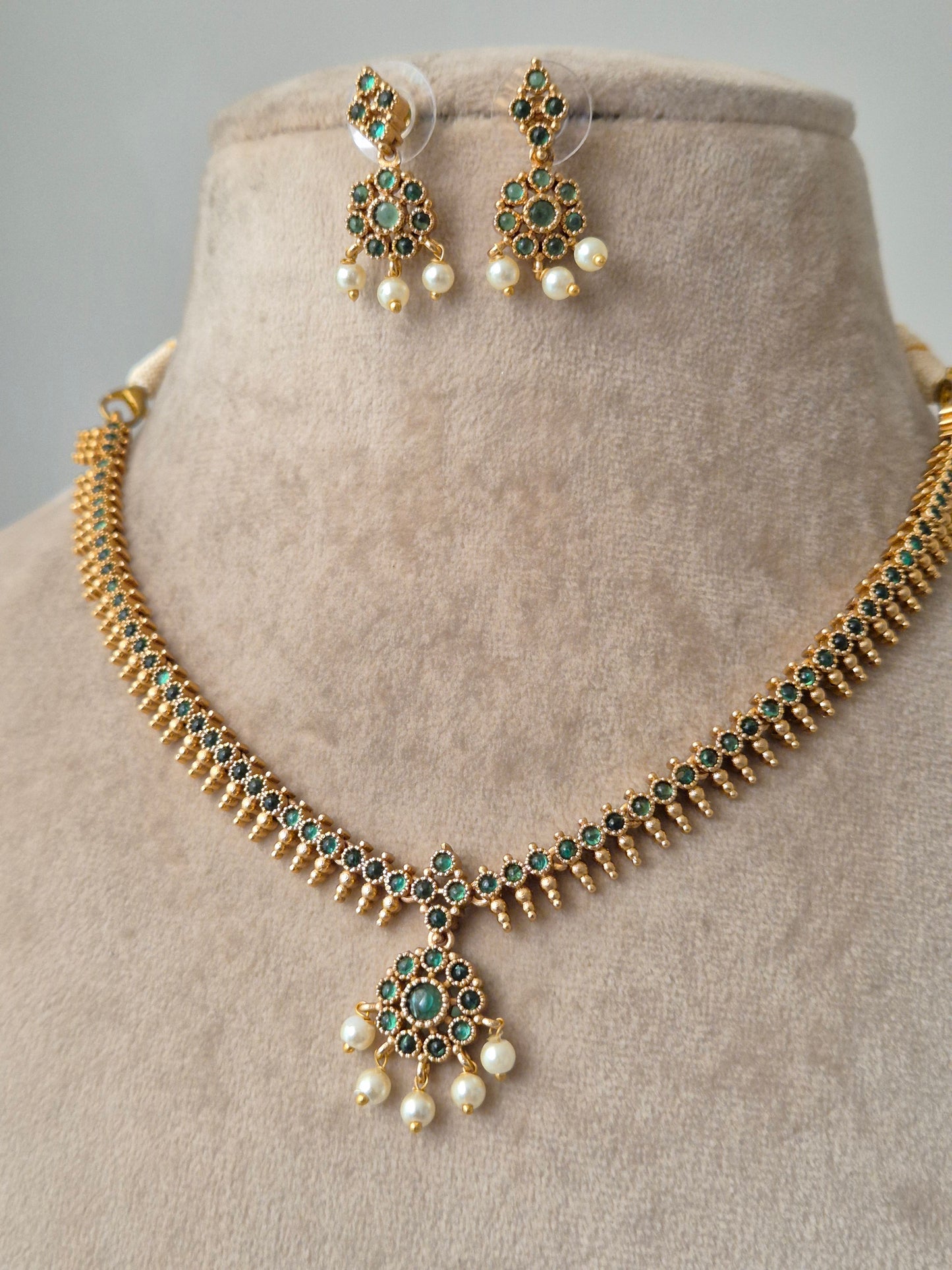 Ranshi Necklace Set