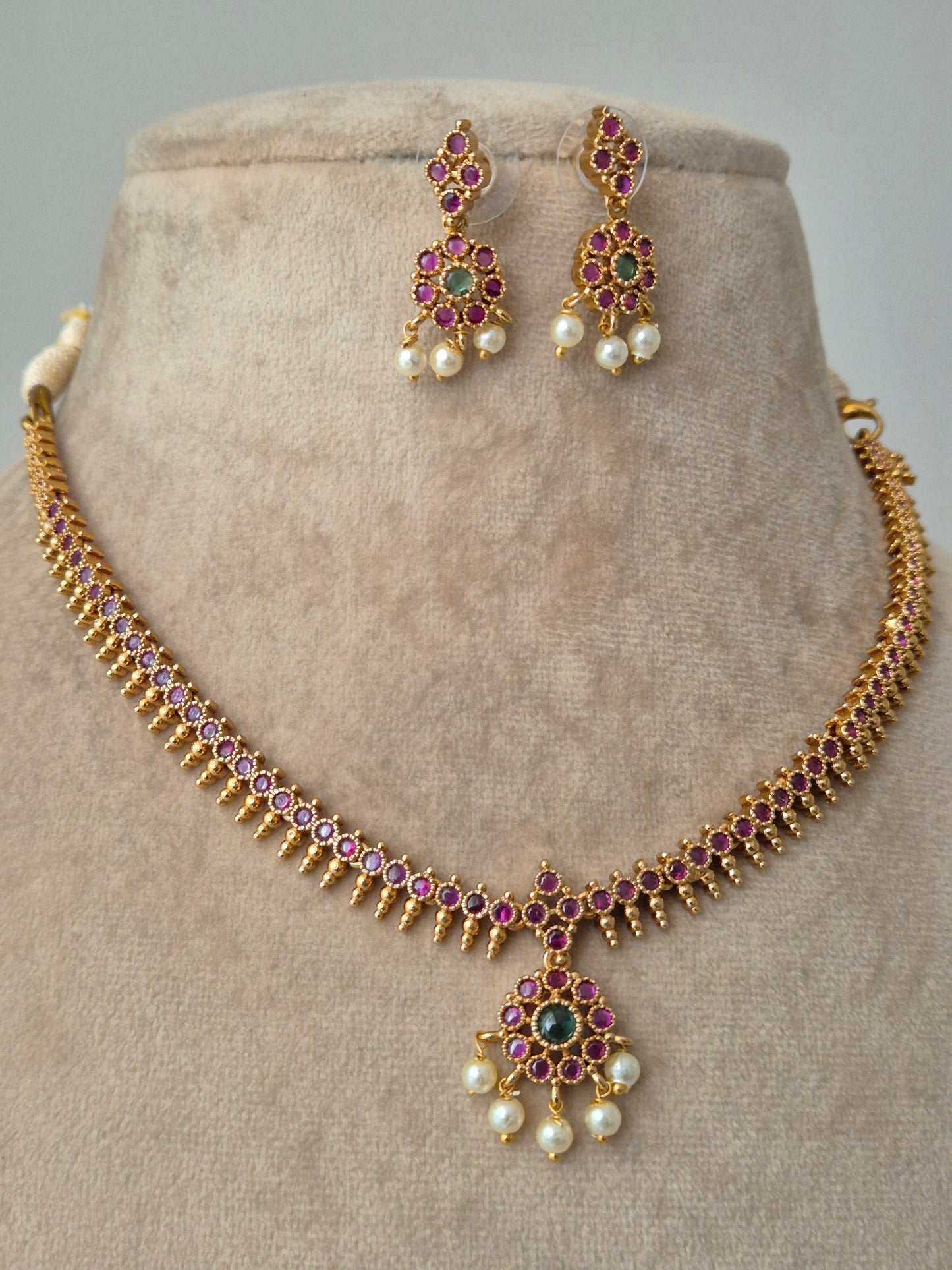 Ridah Necklace Set