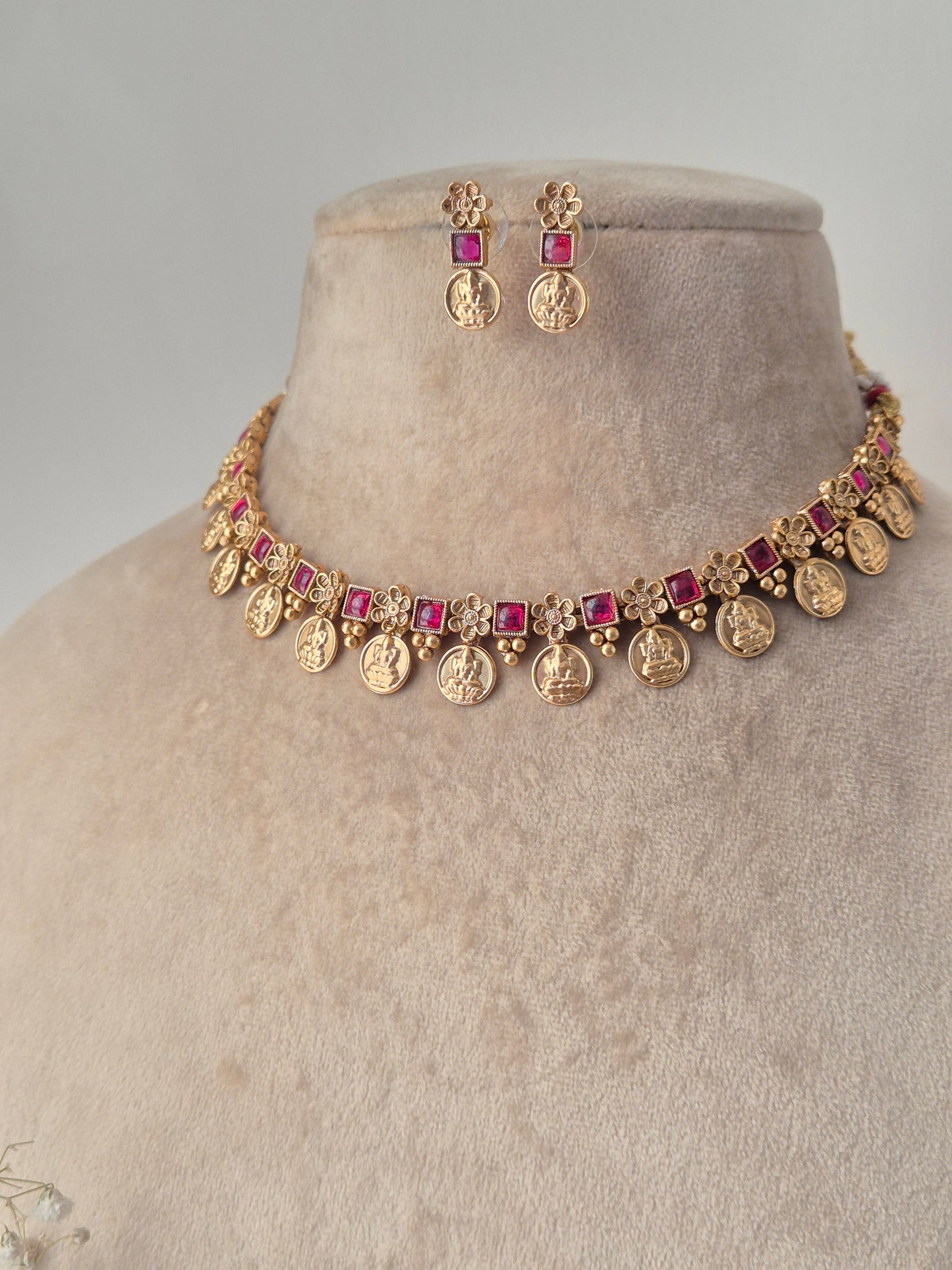 Gulnar Necklace Set