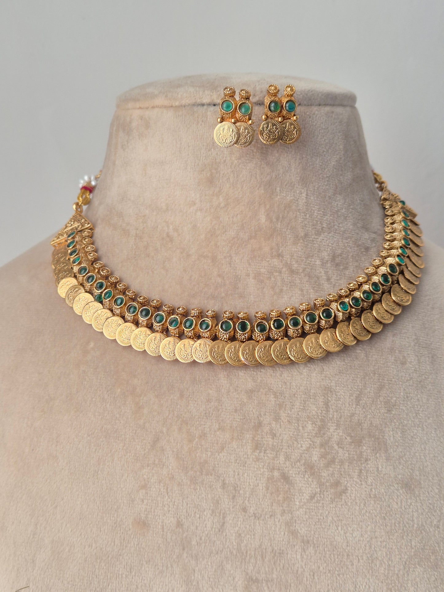 Vasti Necklace Set
