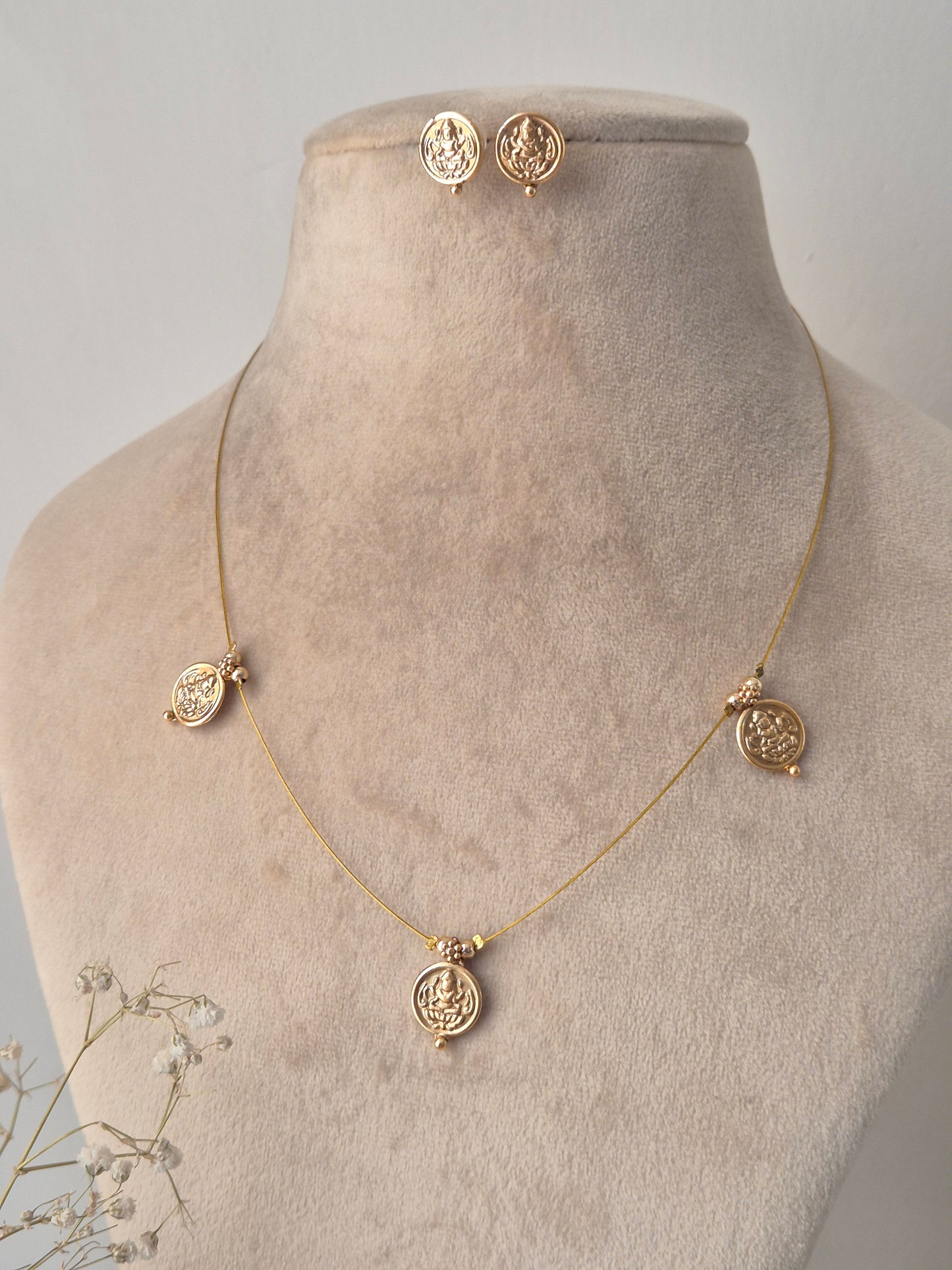 Badrika Invisible Chain Necklace Set
