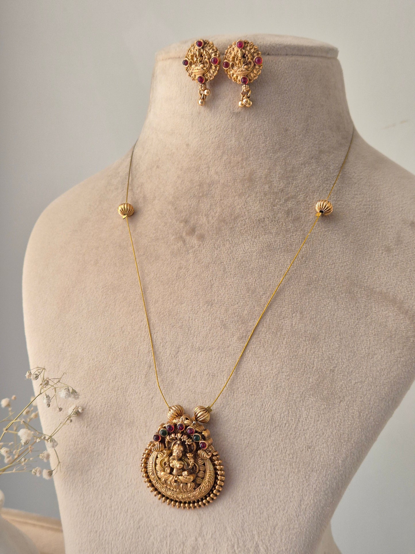 Nilanjana Necklace Set