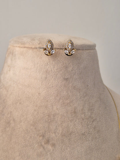 Nivra Invisible Chain Necklace Set