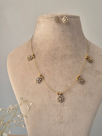 Nivana Invisible Chain Necklace Set