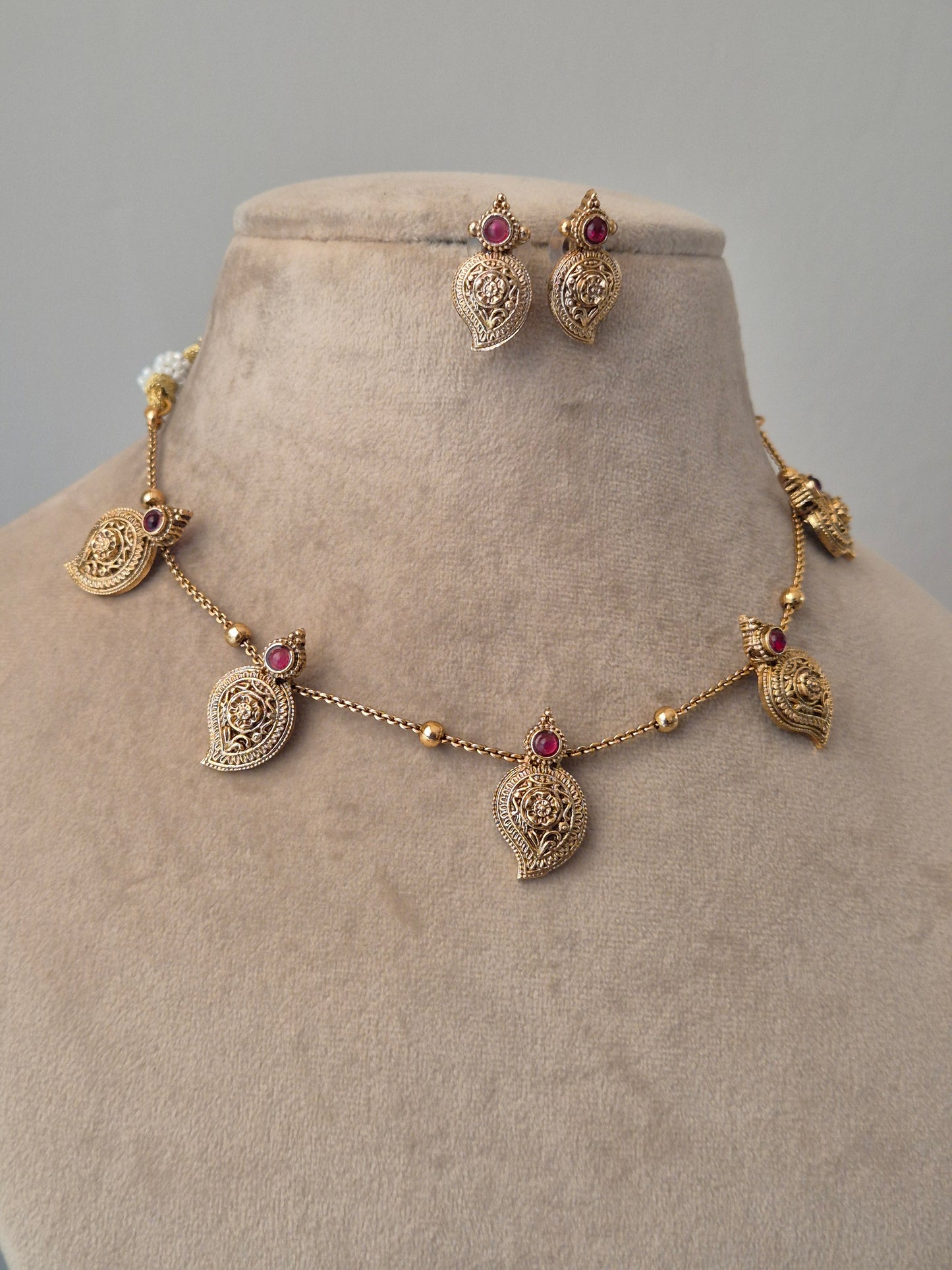 Orlina Necklace Set