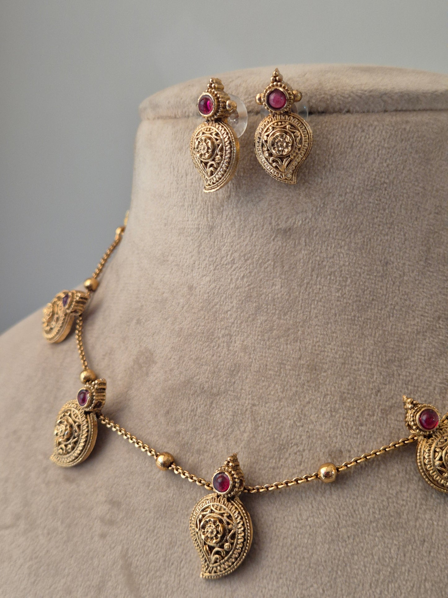 Orlina Necklace Set